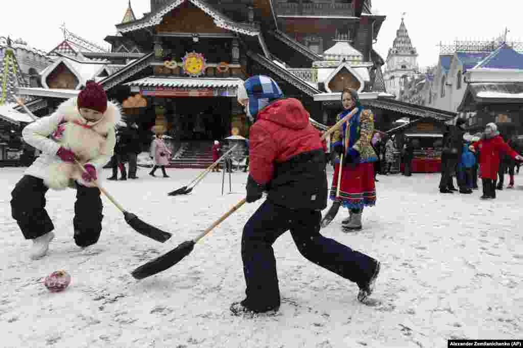 Children play ball with brooms during Maslenitsa at the Izmailovsky Kremlin.