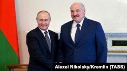 Russian President Vladimir Putin (left) meets with Belarusian ruler Alyaksandr Lukashenka in St. Petersburg on July 13.