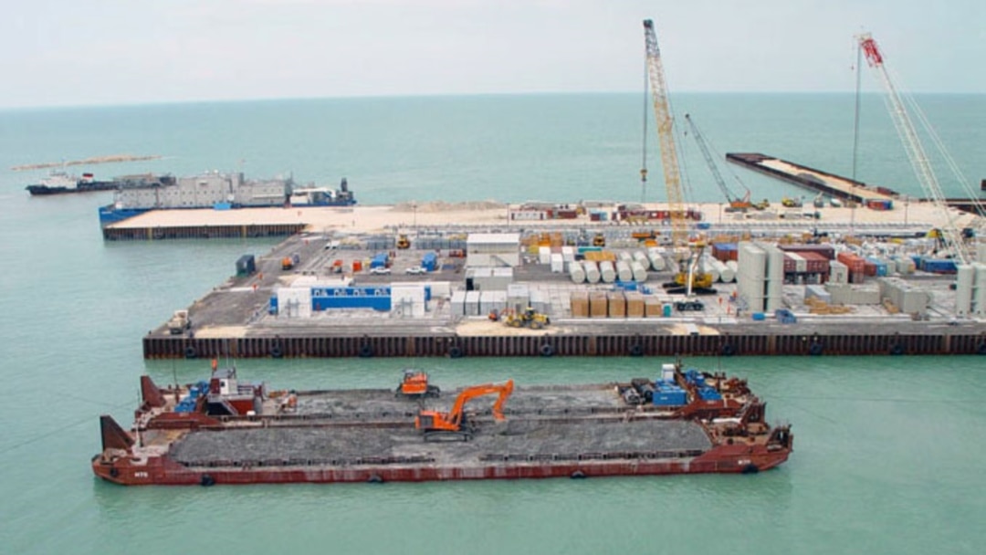 Марина Санкт-Петербургте жезөкшелікпен айналысады.