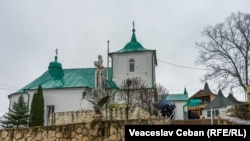 Biserica „Adormirea Maicii Domnului” din Dereneu datează din 1827 și este monument arhitectural de importanță națională inclus în Registrul monumentelor Republicii Moldova ocrotite de stat.