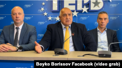 Премиерът Росен Желязков, лидерът на ГЕРБ Бойко Борисов и кметът на Бургас Димитър Николов по време на заседанието на Изпълнителната комисия на ГЕРБ, областните координатори на партията, министри, депутати и кметове