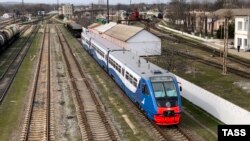 Поезд в Крыму, иллюстративное фото 