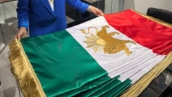 افزایش چشمگیر تقاضا برای پرچم شیر و خورشید، بعد از اعتراض‌های دی‌ماه، در گفت‌وگو با سامان طاهرپور