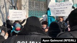 Олмаотада 10 январь куни парламент сайлови билан биргаликда бир қатор норозлик намойишлари ҳам бўлиб ўтди.
