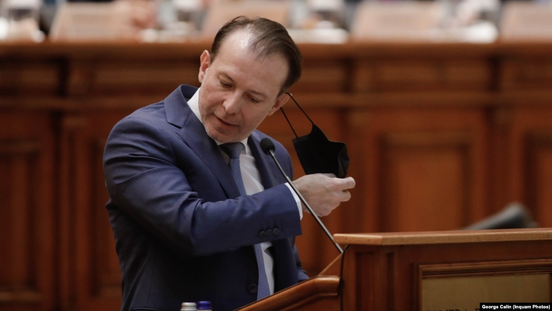 Florin Cîțu a avut un discurs optimist în perioada în care numărul de cazuri de Covid era scăzut. Deși specialiștii avertizau că e nevoie de măsuri, acestea nu au fost luate la timp. Acum, premierul caută vinovați, nu soluții.