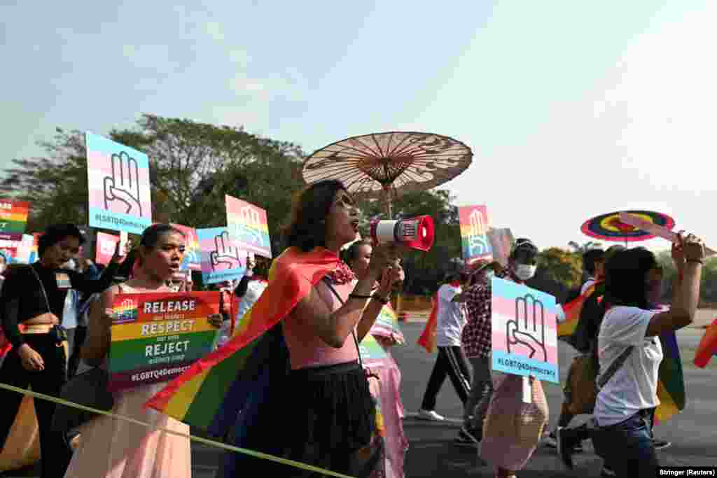 A mianmari LGBTQ közösség felvonulása a katonai puccs ellen Rangunban 2021 februárjában.
