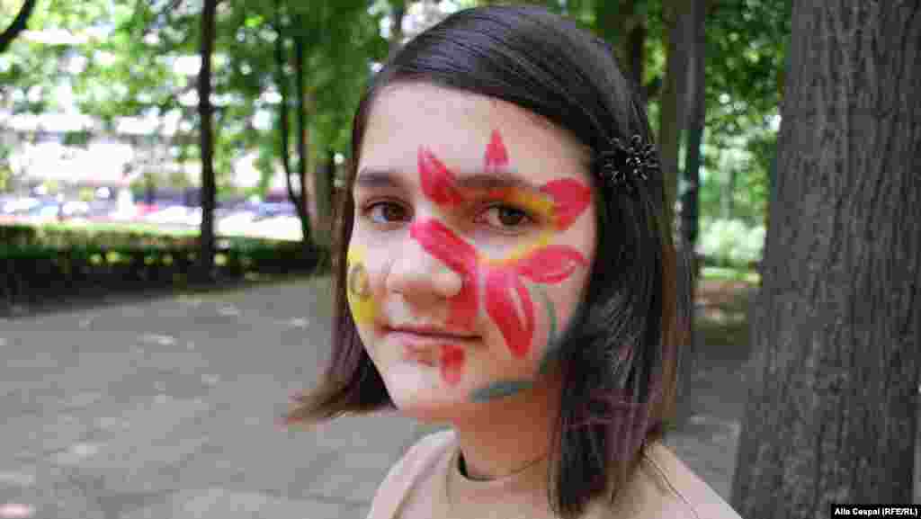 După o şedinţă de body-painting