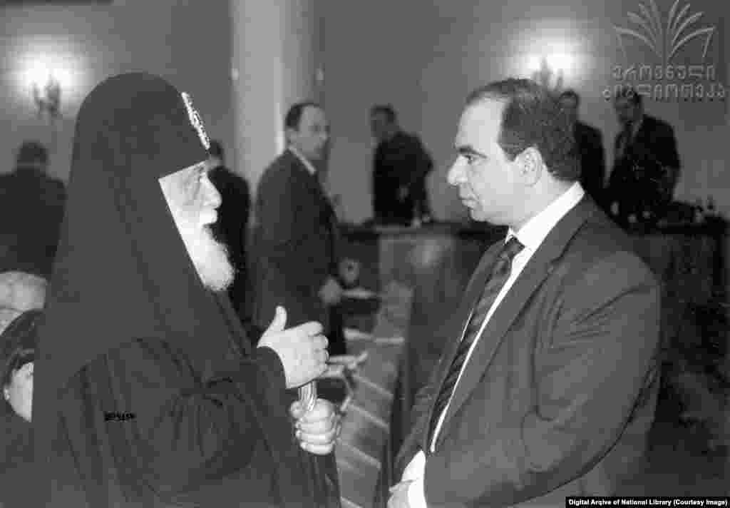 ილია მეორე და ზურაბ ჟვანია. ზურაბ ჟვანია იყო საქართველოს პრემიერ-მინისტრი 2004-2005 წლებში. 