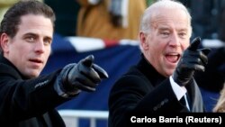 Joe Biden cu fiul său Hunter la învestitura lui Barack Obama în Washington.