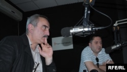 ფილოსოფოსი ზაზა ფირალიშვილი (მარცხნივ) და პოლიტოლოგი თენგიზ ფხალაძე