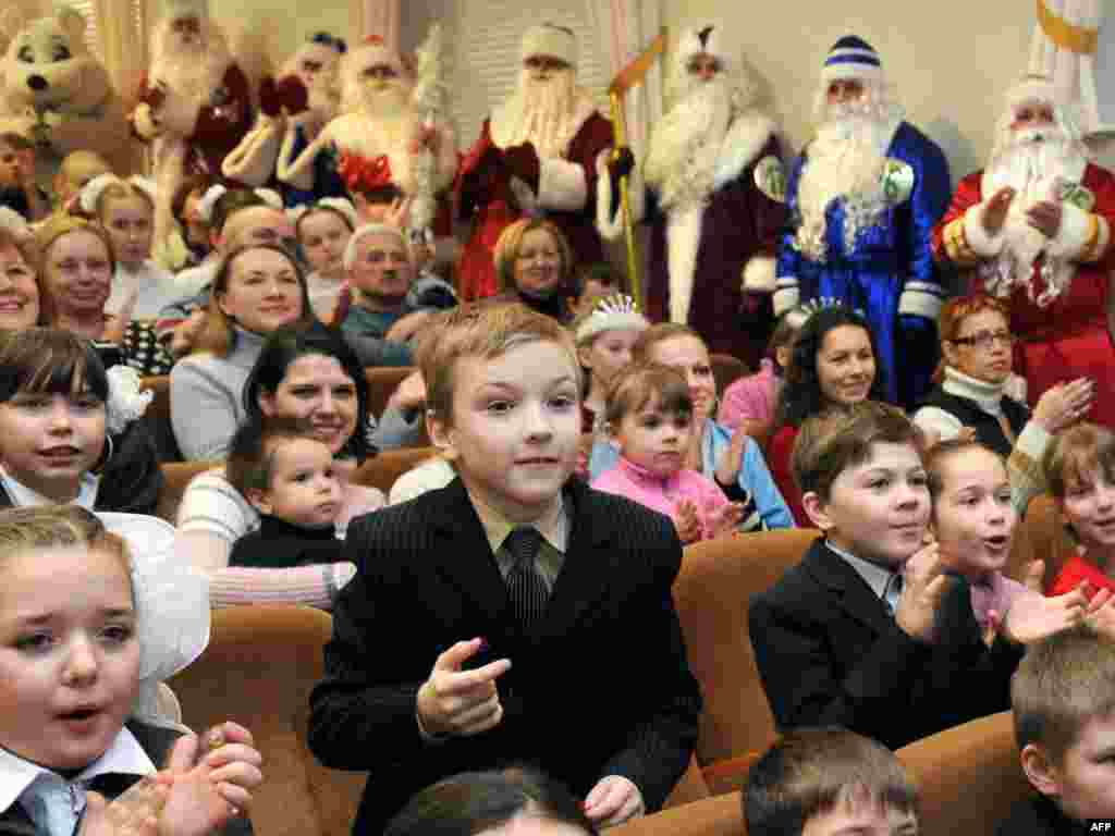 Падчас конкурсу на лепшага Дзеда Мароза і Снягурку ў Менску
