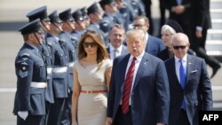 Donald Tramp sa suprugom Melanijom u Londonu 12. jula