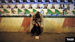 Критики правительства не возражают против того, что с пенсиями, зарплатами и обещанной социальной поддержкой все будет нормально – на это деньги есть. Однако рекомендуют власти отказаться от практики брать на себя чрезмерные соцобязательства и направить усилия на привлечение инвестиций