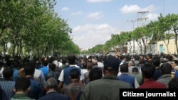 Farmers and citizens of Isfahan in a large demonstration protesting over water problems on April 09, 2018.