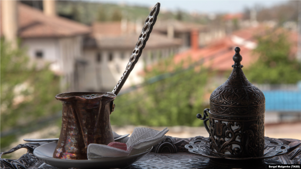 Yerli qavehanelerden birinde türk qavesi