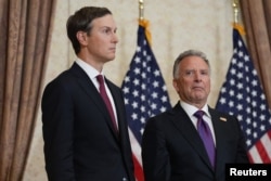 осланці президента США Дональда Трампа – Стів Віткофф та Джаред Кушнер, 12 квітня 2026 року