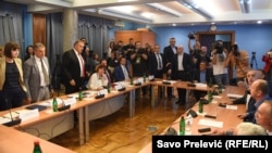 Sa burne sjednice Administrativnog odbora na kojoj je predloženo ukidanje imuniteta Milanu Kneževiću i Nebojši Medojeviću