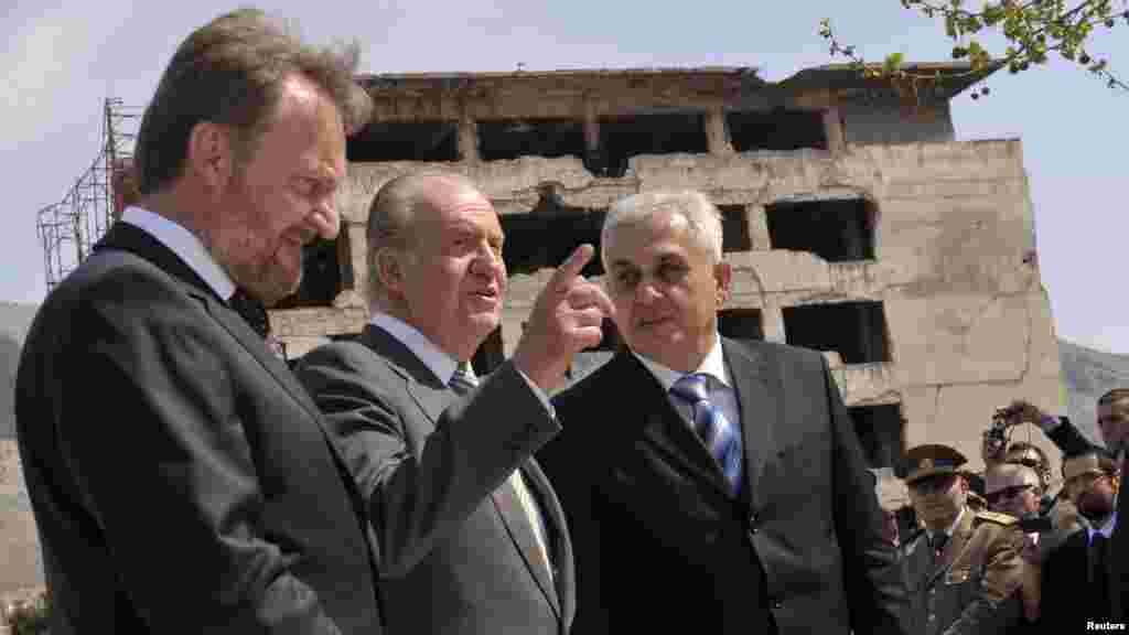&Scaron;panski kralj Juan Carlos, predsjedavajući Predsjedni&scaron;tva BiH Bakir Izetbegović i gradonačelnik Mostara Ljubo Be&scaron;lić.