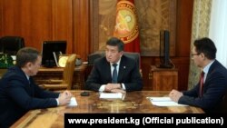 Президент Сооронбай Жээнбеков кеңешчиси Дастан Догоевди жана Маалыматтык технологиялар жана байланыш комитетинин төрагасы Бакыт Шаршембиевди кабыл алды.