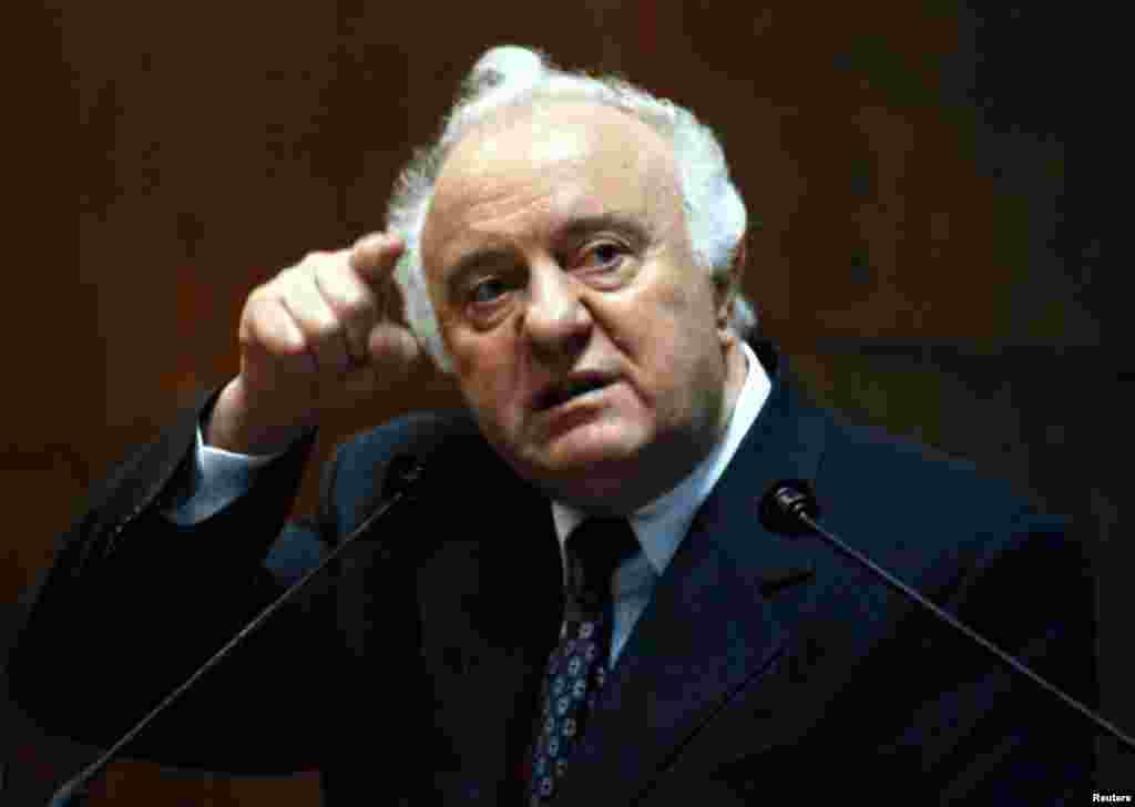 Georgian President Eduard Shevardnadze gestures during a news conference in Tbilisi in 1998.