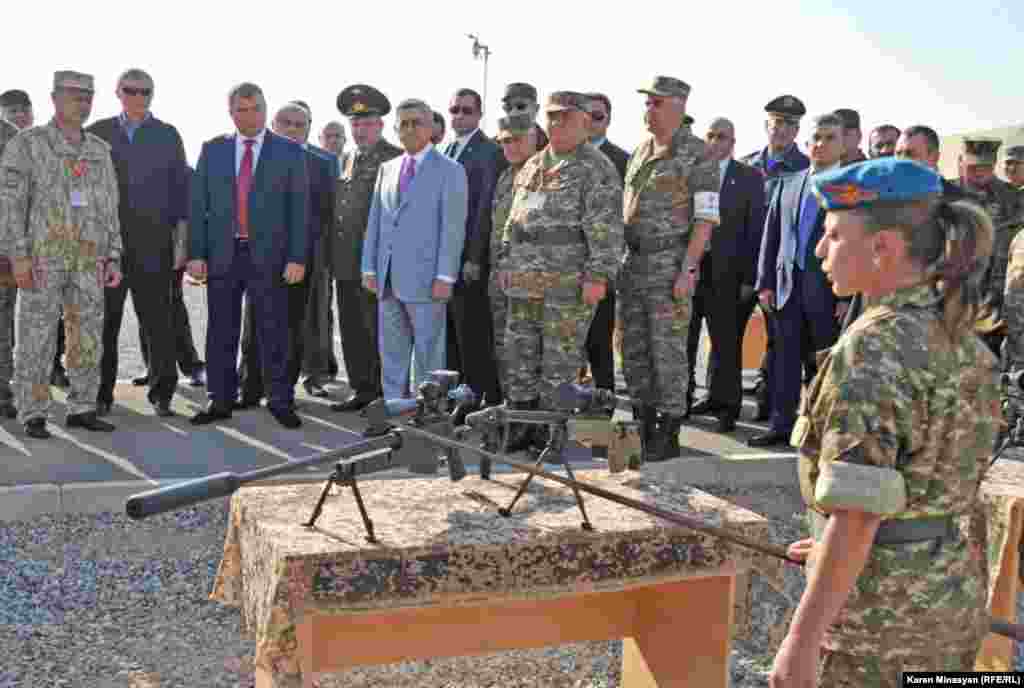 Qonaqlara n&uuml;mayiş etdirilən zirehdələn.&nbsp;