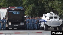 Armenia - Riot police block Marshal Bagramian Avenue in Yerevan, 1Jul2015.