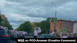 Свадебная процессия с флагами Грузии во Владикавказе
