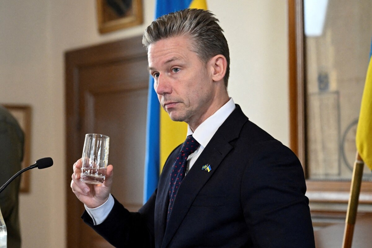 Міністр оборони Швеції розповів про «неправильну траєкторію» в підтримці України