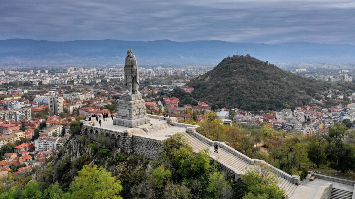 Премахването на Паметника на Съветската армия в Пловдив, наричан още