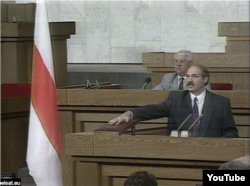 Олександр Лукашенко складає присягу. Білорусь, 1994 рік