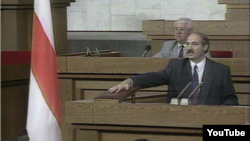 Лукашенко складає присягу після виборів 1994 року