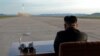 Հյուսիսային Կորեայի առաջնորդ Կիմ Չեն Ունը հետևում է հրթիռի արձակմանը, արխիվ