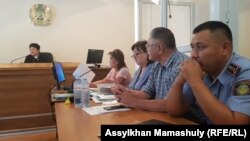 Виталий Мирошниковтің түрме жазасын шартты жазаға ауыстыру туралы шағымын қараған сот отырысы. Алматы, 5 тамыз 2019 жыл. 