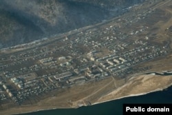 Вид на село Татаурово, между железной дорогой и Селенгой