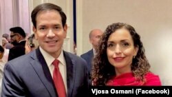 Američki državni sekretar Marko Rubio i predsednica Kosova Vjosa Osmani tokom njihovog sastanka u SAD, 23. septembar 2025.
