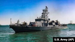 ناو ۵۳ متری یو‌اس‌اس فایربولت در نزدیکی سواحل منامه