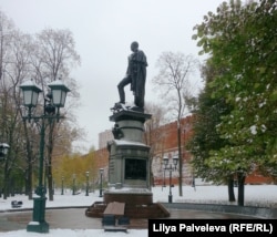 Памятник императору Александру Первому в Александровском саду