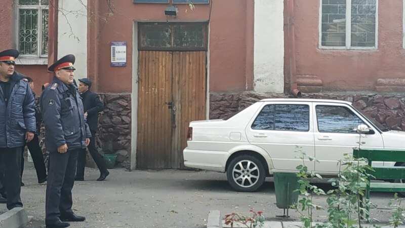 В райсуде Бишкека рассматривают вопрос о мере пресечения для задержанного Илмиянова