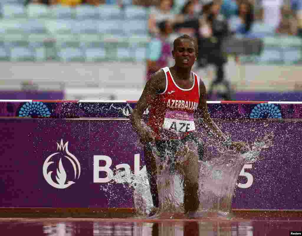 Выступавший за Азербайджан легкоатлет из Эфиопии Чалту Беджи был пойман на допинге, его результат на Играх аннулировали.