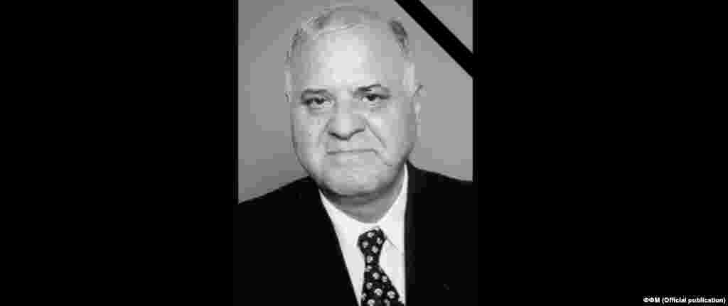МАКЕДОНИЈА - Во 84-тата година од животот почина Љубисав Иванов - Ѕинго, долгогодишен политичар, пратеник, лидер на Социјалистичката партија, спортски работник и долгогодишен претседател на Фудбалскиот сојуз на Македонија и почесен претседател на Фудбалската федерација.