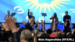 Глава партии «Грузинская мечта» Бидзина Иванишвили на агитационном митинге