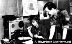 Київське бюро Радіо Свободи, 1992 рік. На світлині: керівник бюро Андрій Гайдамаха і співробітниця Юлія Ільєнко (Сайко), 1992 рік