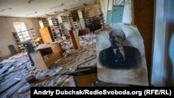 Разрушенная школа в Опытном
