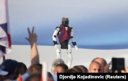 Roboti kineske tehnologije na mitingu Srpske napredne stranke, 27. jun 2026.