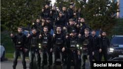 Нохчийчоьнан куьйгалхоун 18 шо долчу кIентан Кадыров Адаман Iалашойоцу "Команда К-13". Церан инстаграмера схьаэцна сурт
