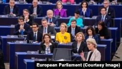 Ursula von der Leyen a prezentat europarlamentarilor reuniți la Bruxelles rolul fiecărui comisar propus de ea, înaintea votului care consfințește instalarea noii Comisii Europene.