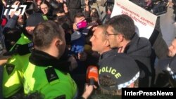 Лаша Чхартишвили арестован у парламента Грузии 