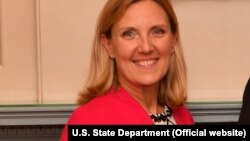 د متحده ایالاتو د بهرنیو چارو وزارت مرستیاله اندریه ټامسون