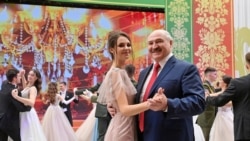 Александр Лукашенко танцует на новогоднем балу в Минске, Беларусь, декабрь 2020 года