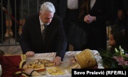 Krivokapic pays his respect to the late Archbishop Amfilohije in Podgorica on November 1.